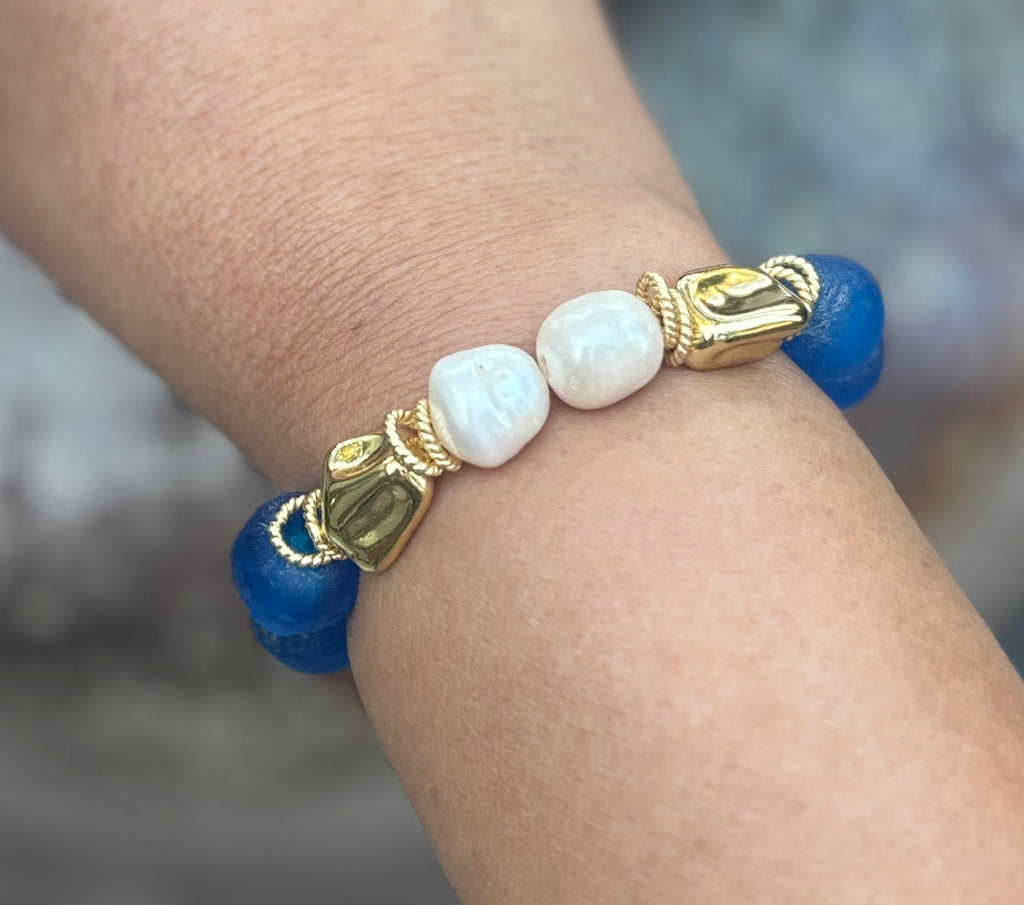 Ocean's Embrace: Sustainable Glass, Pearl & Gold Stretch Bracelet