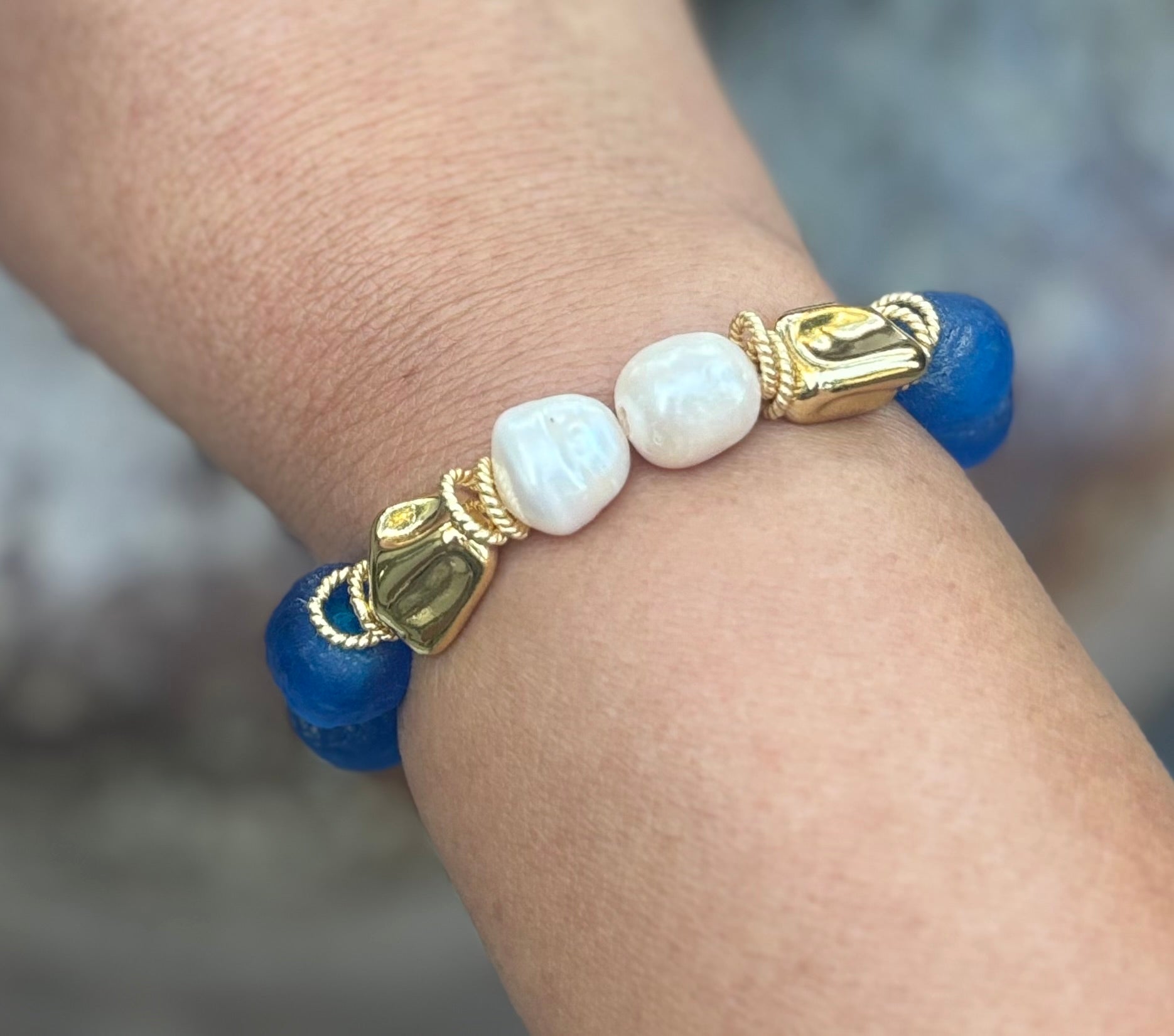 Ocean's Embrace: Sustainable Glass, Pearl & Gold Stretch Bracelet